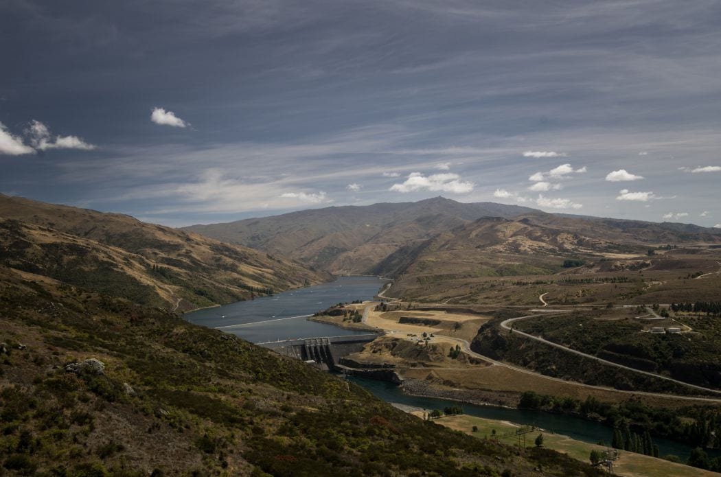 Přehrada a jezero v Clyde, Nový Zéland